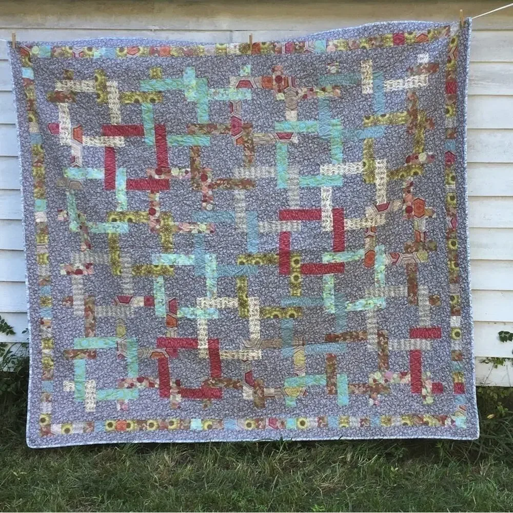Quilt by me Ruth twisted pretzel is the pattern. Size is 76”-84” Machine quilted